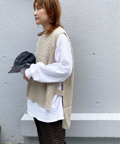 PICCIN（ピッチン）の「【WEB限定】バルキーニットケーブル編みベスト（ベスト・レディース・ブラック/オフホワイト/モカ/ベージュ・MEDIUM）」の4枚目の写真