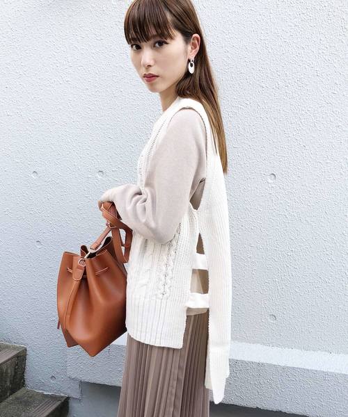 PICCIN（ピッチン）の「【WEB限定】バルキーニットケーブル編みベスト（ベスト・レディース・ブラック/オフホワイト/モカ/ベージュ・MEDIUM）」の2枚目の写真