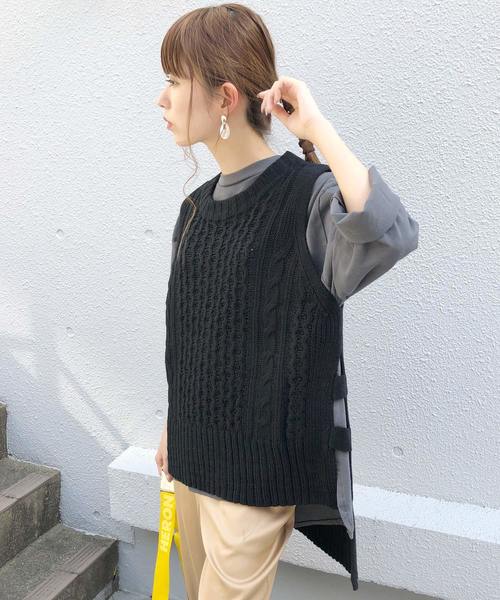 PICCIN（ピッチン）の「【WEB限定】バルキーニットケーブル編みベスト（ベスト・レディース・ブラック/オフホワイト/モカ/ベージュ・MEDIUM）」の3枚目の写真