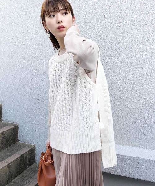 PICCIN（ピッチン）の「【WEB限定】バルキーニットケーブル編みベスト（ベスト・レディース・ブラック/オフホワイト/モカ/ベージュ・MEDIUM）」の6枚目の写真