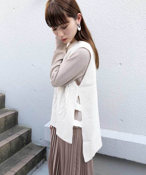 PICCIN（ピッチン）の「【WEB限定】バルキーニットケーブル編みベスト（ベスト・レディース・ブラック/オフホワイト/モカ/ベージュ・MEDIUM）」の7枚目の写真