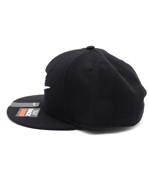 NIKE（ナイキ）の「ナイキ スナップバック フューチュラ キャップ NIKE SNAP BACK FUTURA CAP（キャップ・メンズ・レッド/ブラック・ONE SIZE）」の9枚目の写真