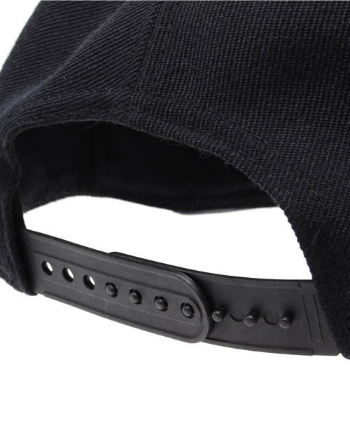 NIKE（ナイキ）の「ナイキ スナップバック フューチュラ キャップ NIKE SNAP BACK FUTURA CAP（キャップ・メンズ・レッド/ブラック・ONE SIZE）」の3枚目の写真