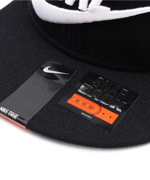 NIKE（ナイキ）の「ナイキ スナップバック フューチュラ キャップ NIKE SNAP BACK FUTURA CAP（キャップ・メンズ・レッド/ブラック・ONE SIZE）」の5枚目の写真