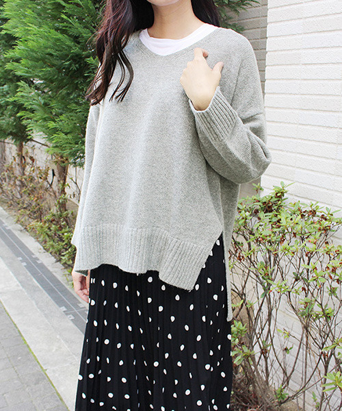 MODE ROBE（モードローブ）の「Vネックルーズニット（ニット/セーター・レディース・ライトグレー/ダークグレー/ブラウン/ベージュ・FREE）」の2枚目の写真