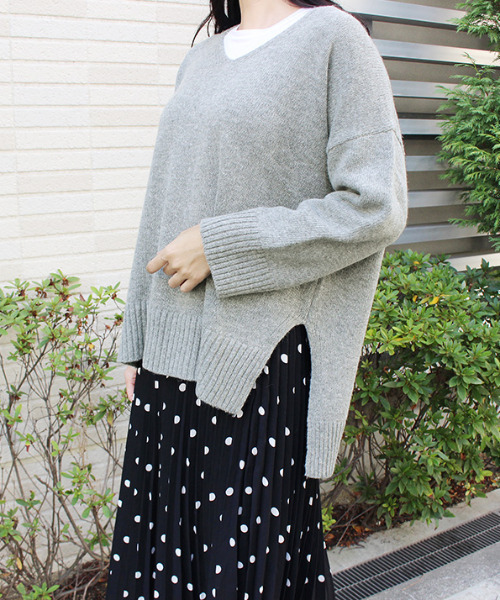 MODE ROBE（モードローブ）の「Vネックルーズニット（ニット/セーター・レディース・ライトグレー/ダークグレー/ブラウン/ベージュ・FREE）」の22枚目の写真