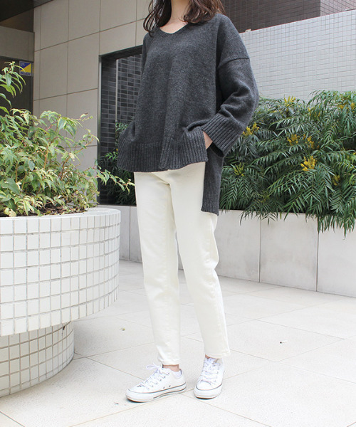 MODE ROBE（モードローブ）の「Vネックルーズニット（ニット/セーター・レディース・ライトグレー/ダークグレー/ブラウン/ベージュ・FREE）」の6枚目の写真