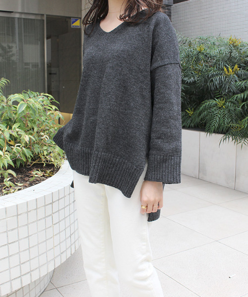 MODE ROBE（モードローブ）の「Vネックルーズニット（ニット/セーター・レディース・ライトグレー/ダークグレー/ブラウン/ベージュ・FREE）」の7枚目の写真