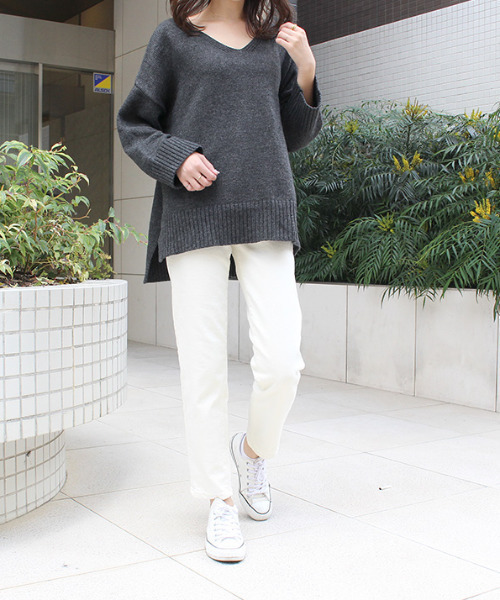 MODE ROBE（モードローブ）の「Vネックルーズニット（ニット/セーター・レディース・ライトグレー/ダークグレー/ブラウン/ベージュ・FREE）」の9枚目の写真