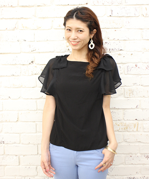 mystic（ミスティック）の「フリル肩リボンブラウス（シャツ/ブラウス・レディース・オフホワイト/ブルー/ブラック/キャメル・ﾌﾘ-）」の3枚目の写真