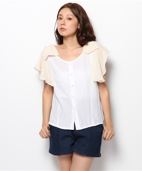mystic（ミスティック）の「フリル肩リボンブラウス（シャツ/ブラウス・レディース・オフホワイト/ブルー/ブラック/キャメル・ﾌﾘ-）」の7枚目の写真