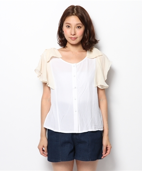mystic（ミスティック）の「フリル肩リボンブラウス（シャツ/ブラウス・レディース・オフホワイト/ブルー/ブラック/キャメル・ﾌﾘ-）」の5枚目の写真