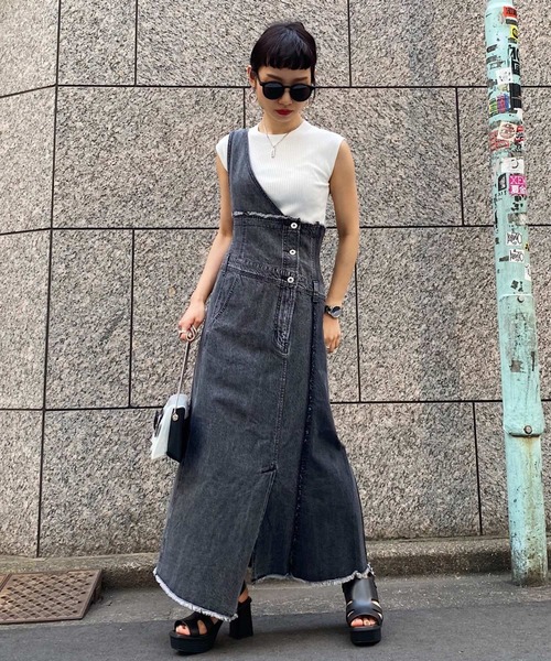 PAGEBOY（ページボーイ）の「ケミカルデニムワンショルワンピース（ワンピース・レディース・ブラック/サックスブルー・MEDIUM）」の9枚目の写真