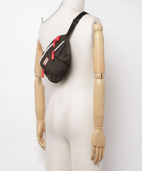 HUNTER（ハンター）の「【HUNTER/ハンター】ORIGINAL NYLON BUMBAG(オリジナルナイロンバムバッグ)（ボディバッグ/ウエストポーチ・レディース・ブラック/ダークオリーブ/レッド/ネイビー・FREE）」の8枚目の写真