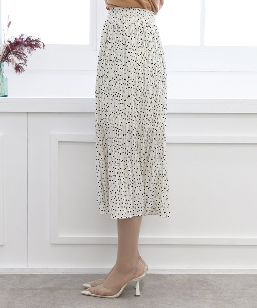 Roomy's(ルーミーズ)の「プリーツドットスカート(スカート・レディース・オフホワイト/パープル/ブラック・FREE)」の6枚目の写真