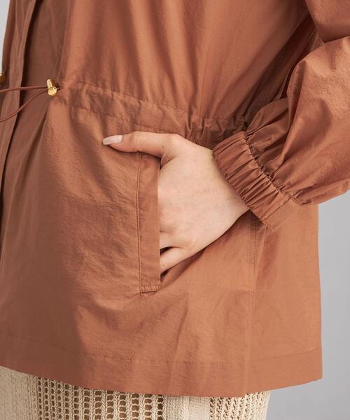 green label relaxing（グリーンレーベルリラクシング）の「FFC シアー ライト ギャザー ドロスト ブルゾン（ブルゾン・レディース・ナチュラル/ブラウン/ネイビー・FREE）」の4枚目の写真