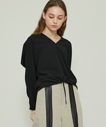 【FEMMENT(ファモン)】別注バックサテンストレッチブラウス