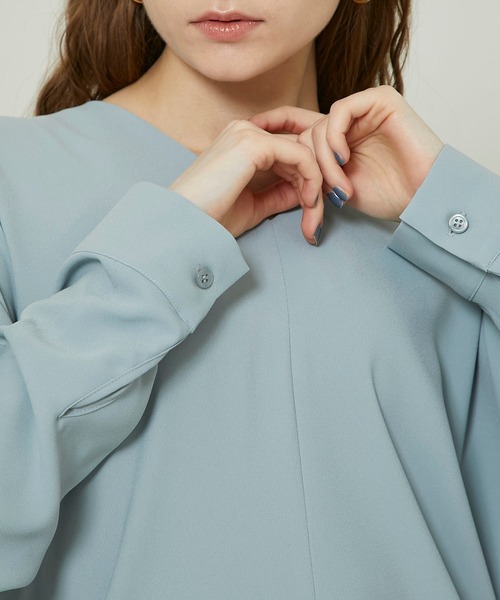 FEMMENT(ファモン)の「【FEMMENT(ファモン)】別注バックサテンストレッチブラウス(シャツ/ブラウス・レディース・ブラック/ブラウン/ブルー・FREE)」の18枚目の写真