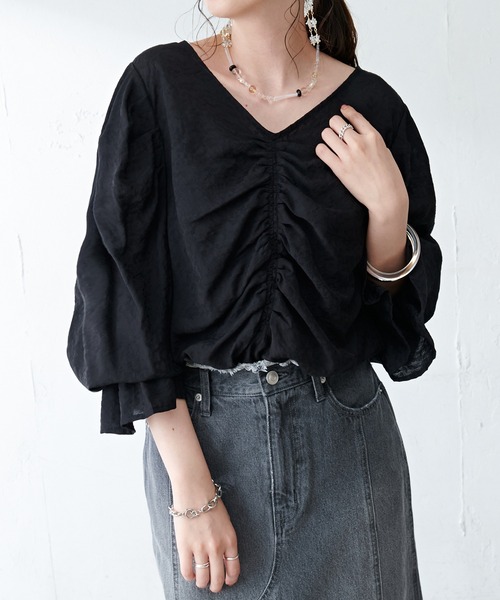 DISCOAT（ディスコート）の「生地JQDギャザーブラウス（シャツ/ブラウス・レディース・サックスブルー/ピンクベージュ/オフホワイト/ブラック・FREE）」の3枚目の写真