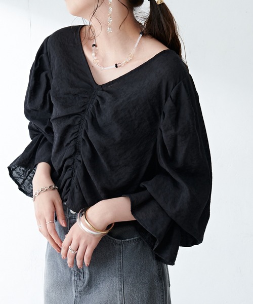 DISCOAT（ディスコート）の「生地JQDギャザーブラウス（シャツ/ブラウス・レディース・サックスブルー/ピンクベージュ/オフホワイト/ブラック・FREE）」の14枚目の写真