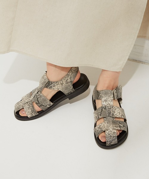 Auntie Rosa Holiday(アンティローザホリデー)の「グルカフラットサンダル(サンダル・レディース・ブラック/ホワイト/その他・LARGE/SMALL/MEDIUM)」の2枚目の写真