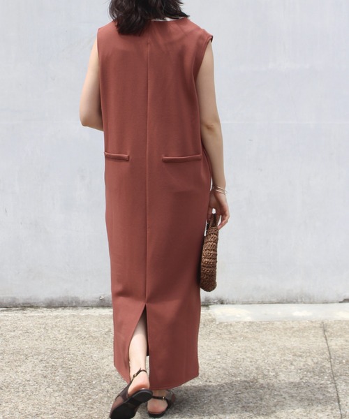 LAVEANGE（ラビアンジェ）の「Vネックツイルポンチ ジャンパースカート（ワンピース・レディース・ブラック/ベージュ/ブラウン/モカ/ネイビー・LL/3L/4L/5L/M）」の17枚目の写真