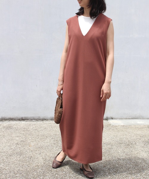 LAVEANGE（ラビアンジェ）の「Vネックツイルポンチ ジャンパースカート（ワンピース・レディース・ブラック/ベージュ/ブラウン/モカ/ネイビー・LL/3L/4L/5L/M）」の20枚目の写真