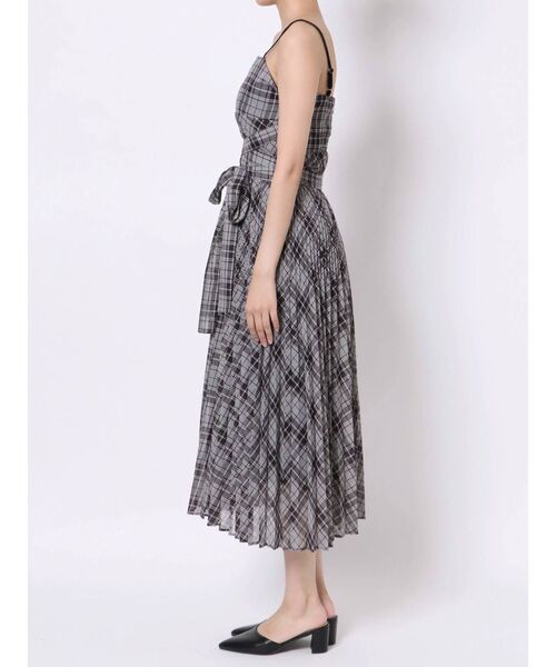 MERCURYDUO（マーキュリーデュオ）の「シアーチェックロングキャミワンピース（ワンピース・レディース・ブラック/ブラウン・FREE）」の12枚目の写真