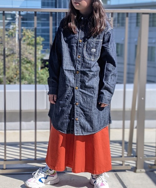 Lee（リー）の「Lee/リー キッズ　ライトオンスデニムシャツワンピース（シャツ/ブラウス・キッズ・インディゴブルー/ダークインディゴブルー・140/130/150）」の18枚目の写真