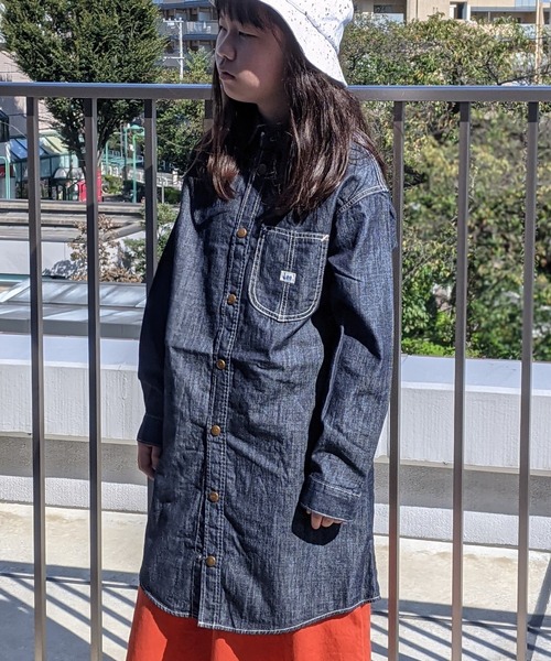 Lee（リー）の「Lee/リー キッズ　ライトオンスデニムシャツワンピース（シャツ/ブラウス・キッズ・インディゴブルー/ダークインディゴブルー・140/130/150）」の19枚目の写真