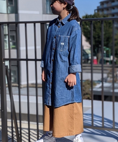 Lee（リー）の「Lee/リー キッズ　ライトオンスデニムシャツワンピース（シャツ/ブラウス・キッズ・インディゴブルー/ダークインディゴブルー・140/130/150）」の11枚目の写真