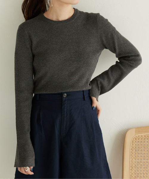 titivate(ティティベイト)の「ソフトタッチクルーネックリブニット(ニット/セーター・レディース・グレー系その他/グレイッシュベージュ/ブルー/イエロー/ライトベージュ・S/M/L)」の1枚目の写真