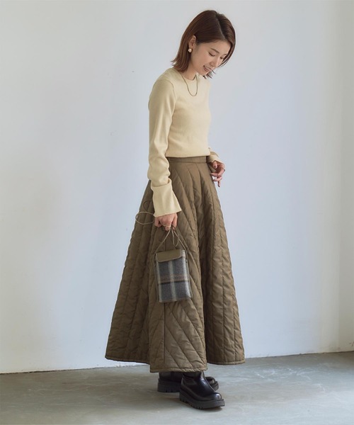 titivate(ティティベイト)の「ソフトタッチクルーネックリブニット(ニット/セーター・レディース・グレー系その他/グレイッシュベージュ/ブルー/イエロー/ライトベージュ・S/M/L)」の2枚目の写真