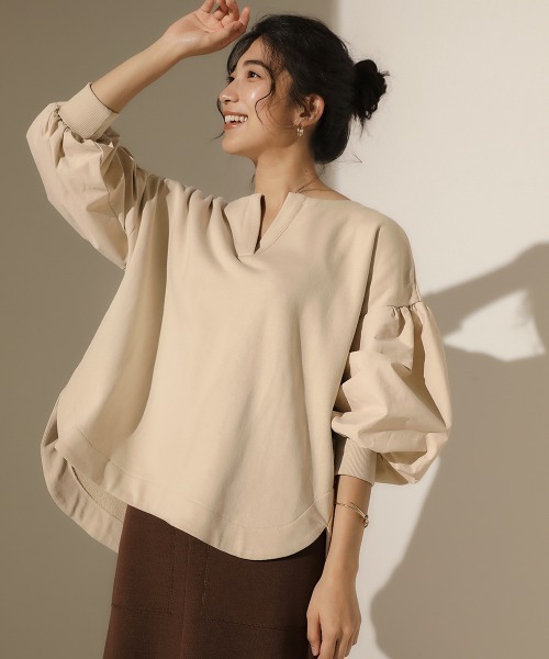 Bou Jeloud（ブージュルード）の「袖ボリュームスウェット（スウェット・レディース・チャコールグレー/モカ/ホワイト系その他・FREE）」の2枚目の写真