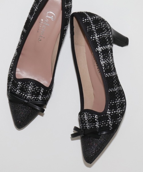 artemis by DIANA（アルテミスバイダイアナ）の「オペラカットリボンパンプス（パンプス・レディース・ベージュ/ブラックミックス/グレー/ブラック・23.0cm/23.5cm/25.0cm/24.5cm/22.5cm/24.0cm/22.0cm）」の3枚目の写真