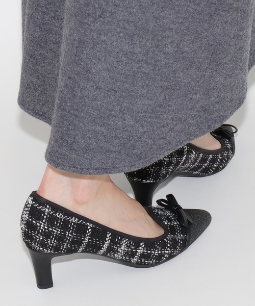 artemis by DIANA（アルテミスバイダイアナ）の「オペラカットリボンパンプス（パンプス・レディース・ベージュ/ブラックミックス/グレー/ブラック・23.0cm/23.5cm/25.0cm/24.5cm/22.5cm/24.0cm/22.0cm）」の9枚目の写真