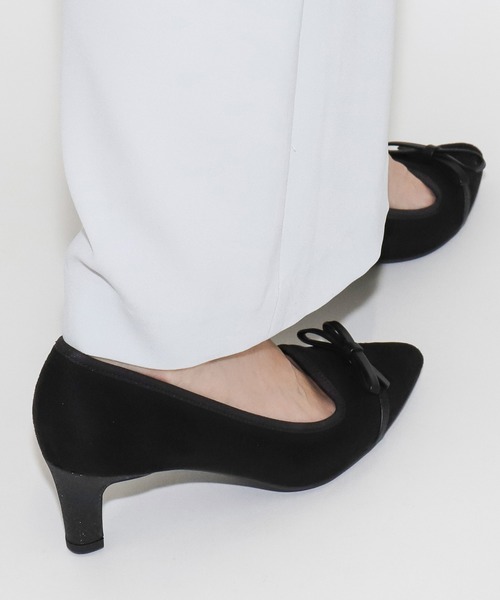 artemis by DIANA（アルテミスバイダイアナ）の「オペラカットリボンパンプス（パンプス・レディース・ベージュ/ブラックミックス/グレー/ブラック・23.0cm/23.5cm/25.0cm/24.5cm/22.5cm/24.0cm/22.0cm）」の13枚目の写真