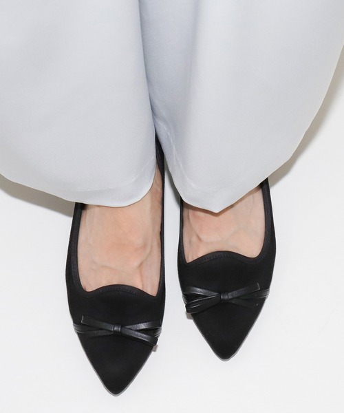 artemis by DIANA（アルテミスバイダイアナ）の「オペラカットリボンパンプス（パンプス・レディース・ベージュ/ブラックミックス/グレー/ブラック・23.0cm/23.5cm/25.0cm/24.5cm/22.5cm/24.0cm/22.0cm）」の11枚目の写真