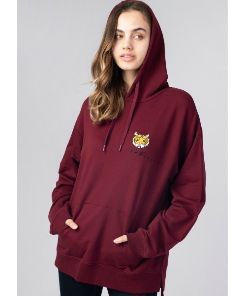 Design Tshirts Store graniph（デザイン　ティーシャツ　ストア　グラニフ）の「タイガー｜ビッグシルエットパーカー（パーカー・メンズ・ボルドー・LARGE/MEDIUM/SMALL）」の2枚目の写真