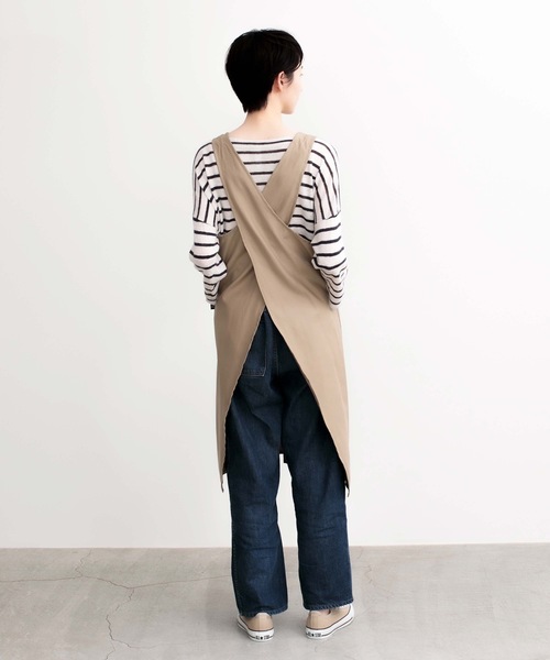 COCO WALK（ココウォーク）の「COCOWALK:タック バッククロス エプロン（エプロン・レディース・ベージュ/ボルドー・FREE）」の9枚目の写真