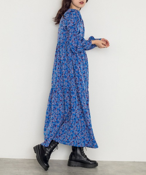 w closet(ダブルクローゼット)の「小花柄ティアード2WAYワンピース(ワンピース・レディース・ブルー/グリーン・FREE)」の10枚目の写真