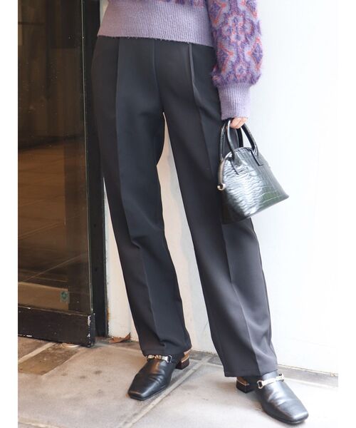 MURUA(ムルーア)の「カラータックパンツ(スラックス・レディース・ブラック/パープル/レッド/グリーン/アイボリー/マスタード・1/2)」の3枚目の写真