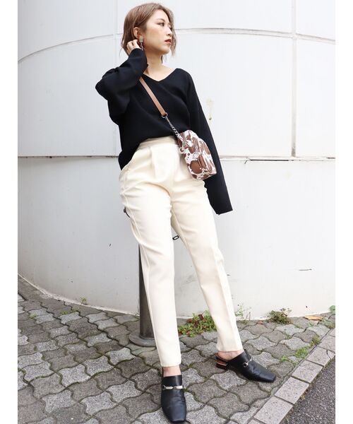MURUA(ムルーア)の「カラータックパンツ(スラックス・レディース・ブラック/パープル/レッド/グリーン/アイボリー/マスタード・1/2)」の8枚目の写真