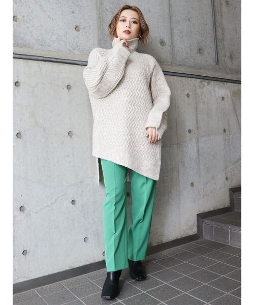 MURUA(ムルーア)の「カラータックパンツ(スラックス・レディース・ブラック/パープル/レッド/グリーン/アイボリー/マスタード・1/2)」の11枚目の写真