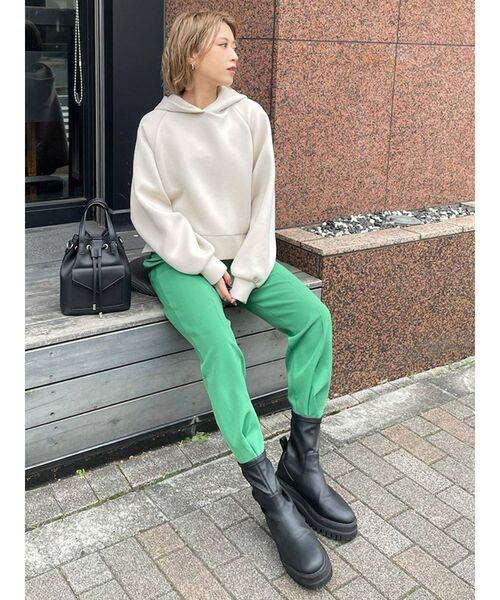 MURUA(ムルーア)の「カラータックパンツ(スラックス・レディース・ブラック/パープル/レッド/グリーン/アイボリー/マスタード・1/2)」の14枚目の写真