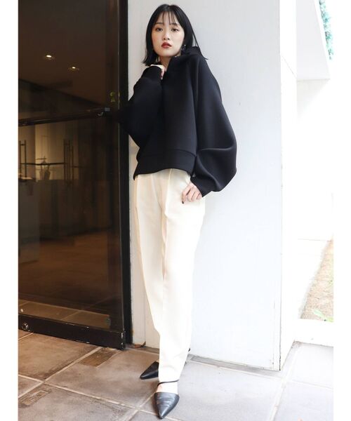 MURUA(ムルーア)の「カラータックパンツ(スラックス・レディース・ブラック/パープル/レッド/グリーン/アイボリー/マスタード・1/2)」の18枚目の写真
