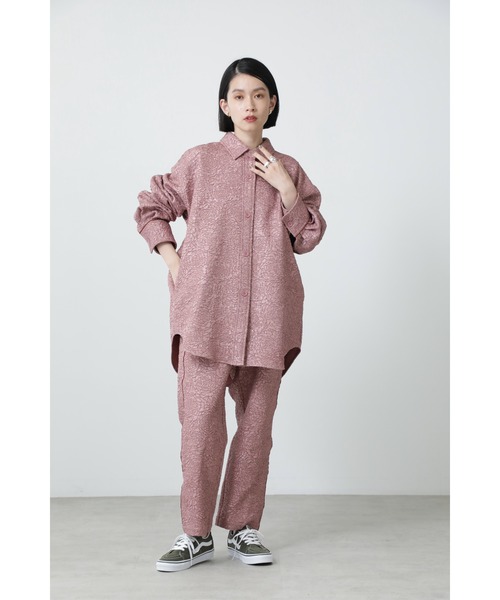 OKIRAKU(オキラク)の「(OKIRAKU×ROSE BUD)ジャカードビッグシャツ(シャツ/ブラウス・レディース・ブラック/ピンク・ONE SIZE)」の4枚目の写真