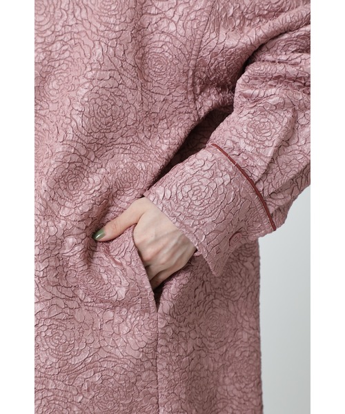 OKIRAKU(オキラク)の「(OKIRAKU×ROSE BUD)ジャカードビッグシャツ(シャツ/ブラウス・レディース・ブラック/ピンク・ONE SIZE)」の5枚目の写真