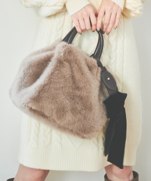 31 Sons de mode（トランテアン　ソン　ドゥ　モード）の「リボンショルダーフェイクファーバッグ（ショルダーバッグ・レディース・サックスブルー/モカ・38）」の2枚目の写真