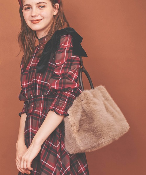 31 Sons de mode（トランテアン　ソン　ドゥ　モード）の「リボンショルダーフェイクファーバッグ（ショルダーバッグ・レディース・サックスブルー/モカ・38）」の3枚目の写真